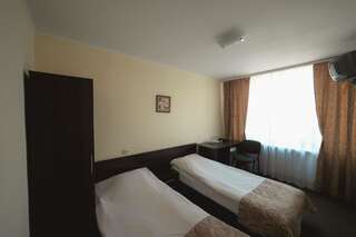 Отель Mogilev Hotel Могилев Стандартный двухместный номер с 2 отдельными кроватями-5